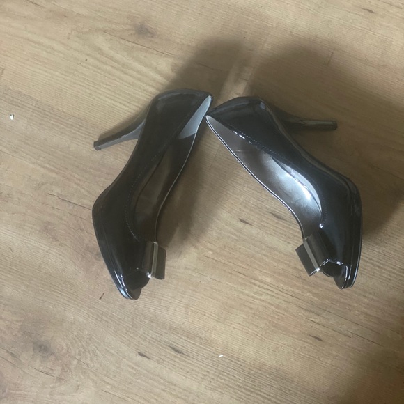 Tahari Relate Patent Leather Bow Peep Toe Heels - Picture 2 of 11